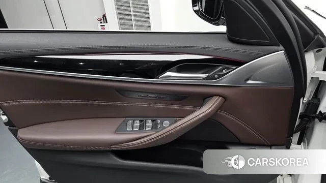 BMW 5 Series (G30) id 3525085 из Кореи 7