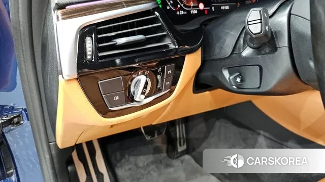 BMW 5 Series (G30) id 3468852 из Кореи 7