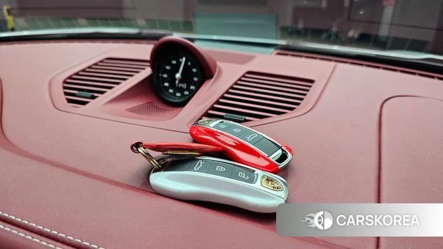 Porsche 911(992) id 4533871 из Кореи 7