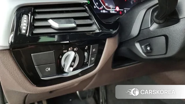 BMW 5 Series (G30) id 3752655 из Кореи 7