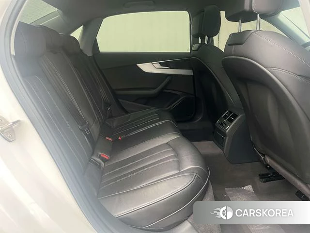 Audi A4L id 4290385 из Китая 7