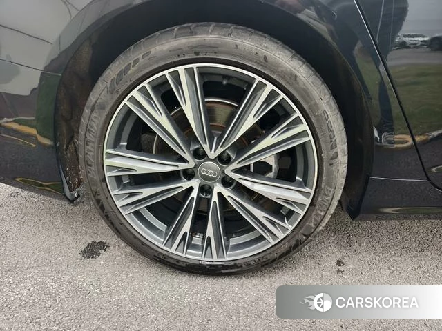 Audi A6L id 4272013 из Китая 7