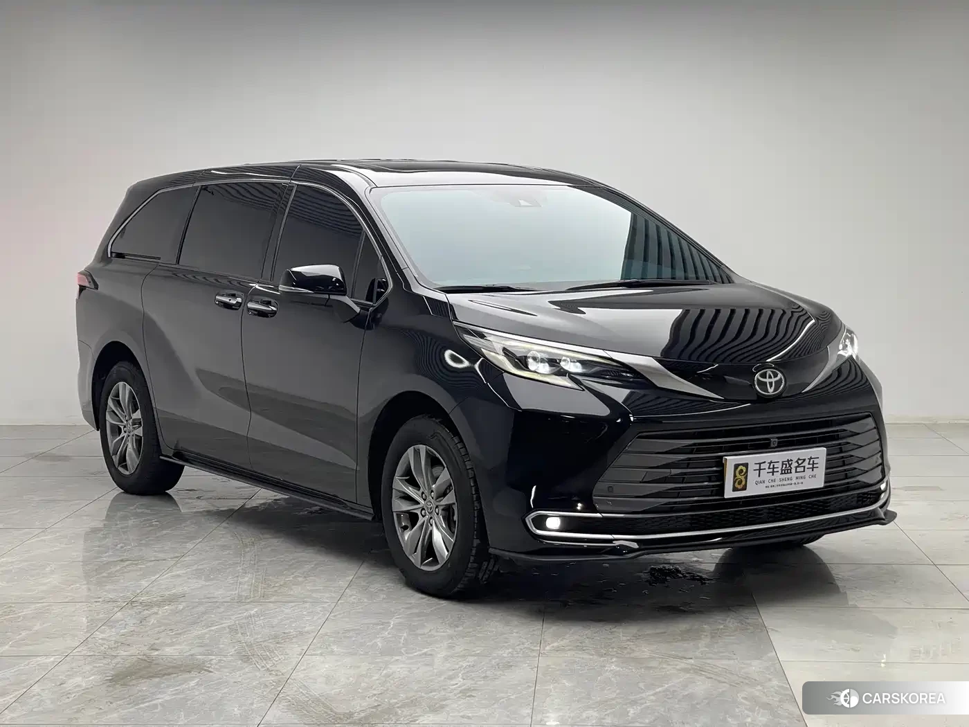Toyota Sienna id 4653909 из Китая 8