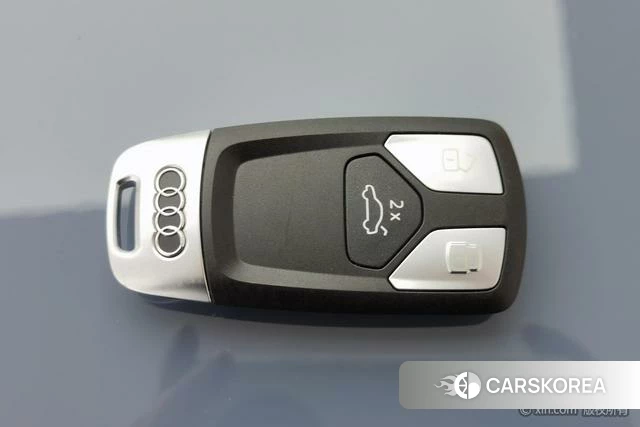 Audi Q5L id 4257938 из Китая 7