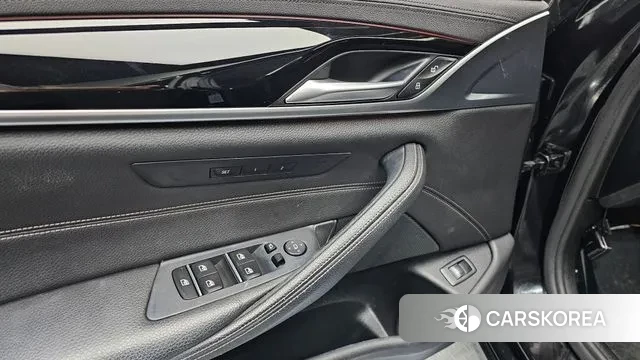 BMW 5 Series (G30) id 3703841 из Кореи 7