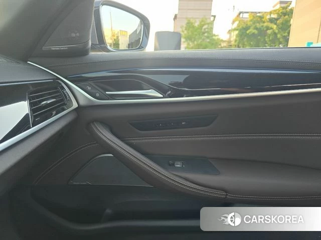 BMW 5 Series (G30) id 4929213 из Кореи 7