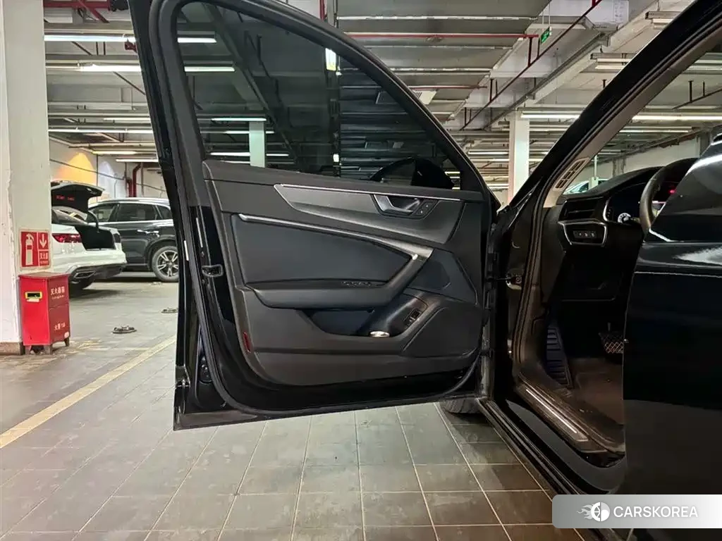 Audi A6L id 4546697 из Китая 7