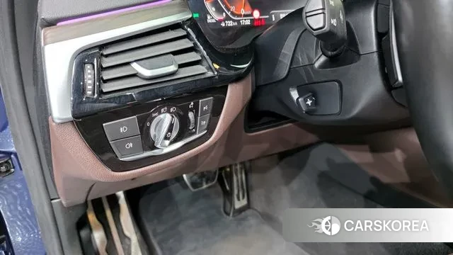 BMW 5 Series (G30) id 3778620 из Кореи 7