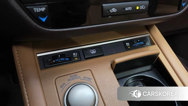 Lexus New ES300h id 3900036 из Кореи 7