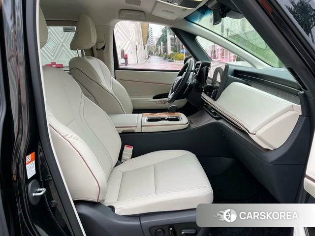 Lexus LM id 4278813 из Китая 7