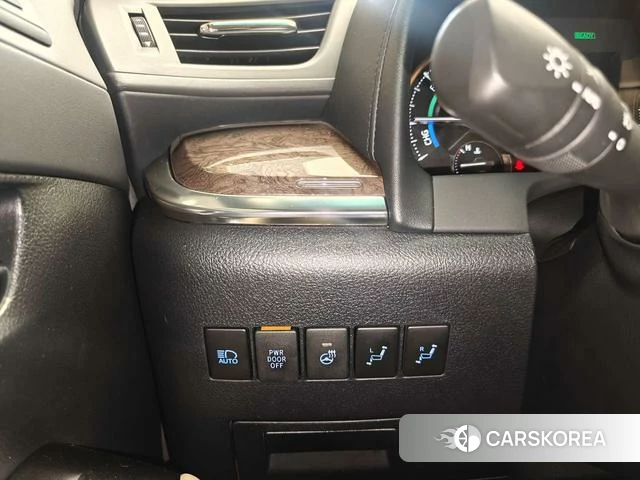 Toyota Elfa id 4274599 из Китая 7