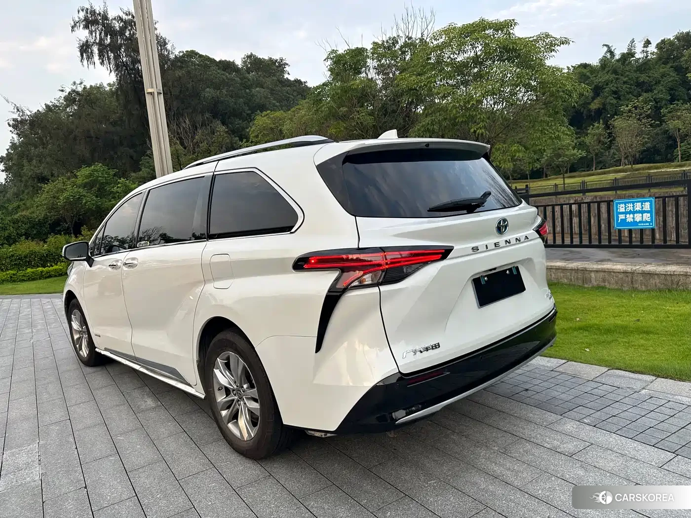 Toyota Sienna id 4514324 из Китая 7