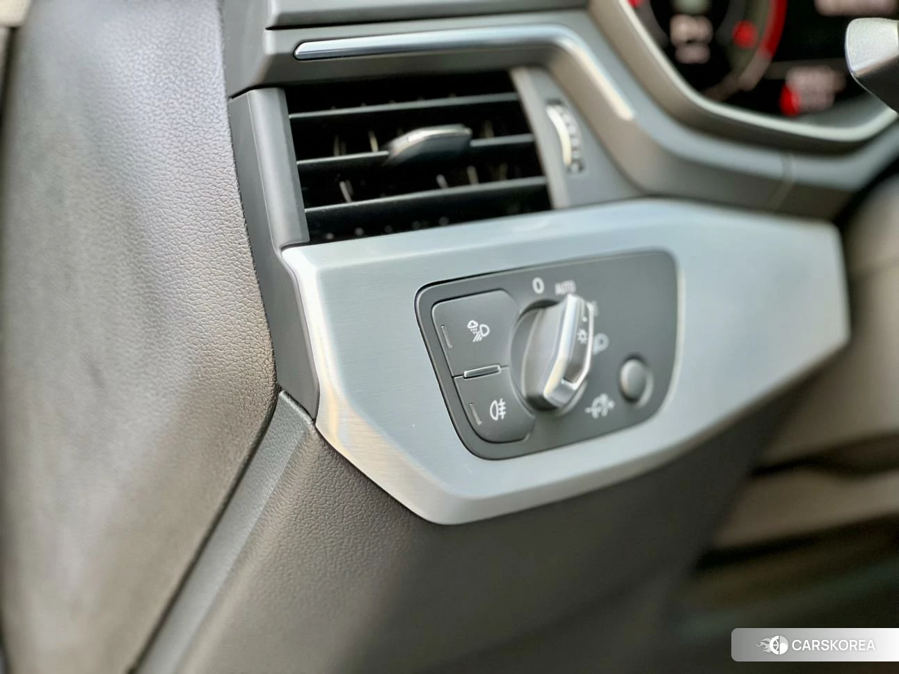 Audi A4L id 4515191 из Китая 7