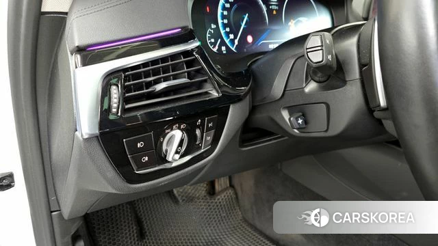 BMW 5 Series (G30) id 3844866 из Кореи 7