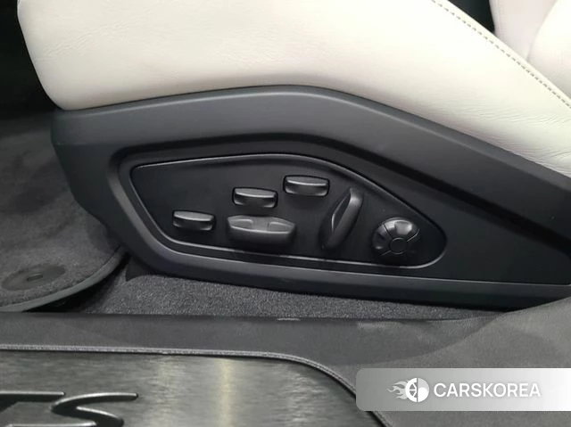Porsche Taycan id 4462543 из Кореи 7
