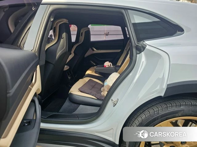 Porsche Taycan id 3857329 из Кореи 7