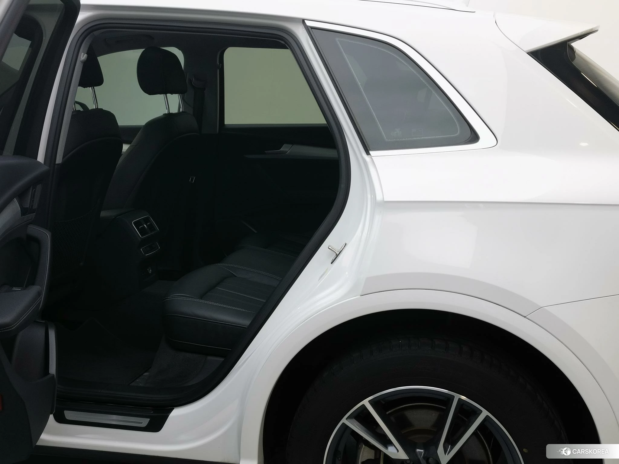 Audi Q5L id 4513967 из Китая 7