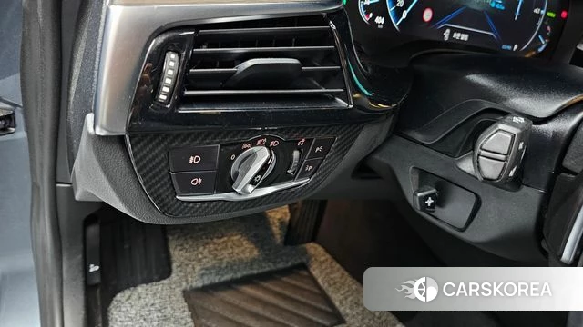 BMW 5 Series (G30) id 4196782 из Кореи 7