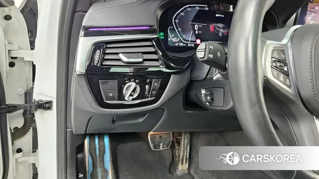 BMW 5 Series (G30) id 3562327 из Кореи 7