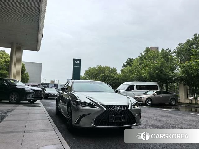 Lexus ES id 4348947 из Китая 7