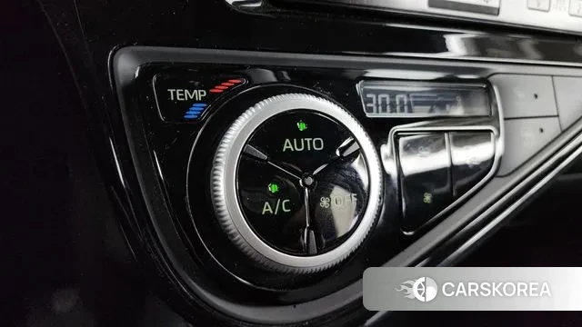 Toyota Prius C id 3661122 из Кореи 7