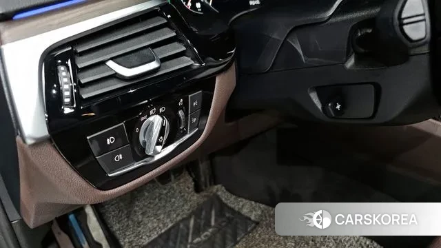 BMW 5 Series (G30) id 2986917 из Кореи 7