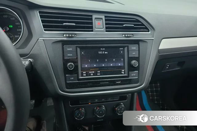 Volkswagen Tiguan L 2021 Темно-серый из Китая, фото 6