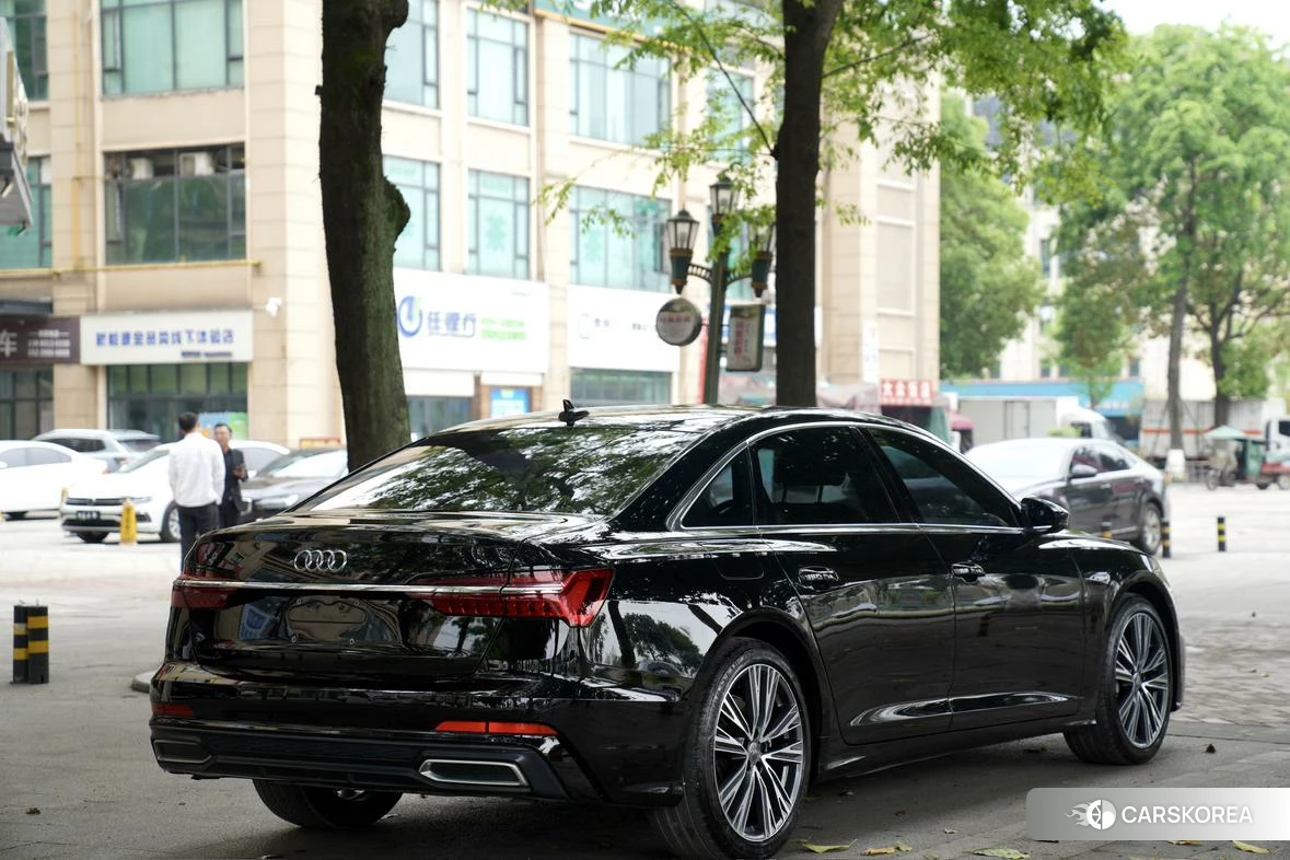 Audi A6L id 4420909 из Китая 7