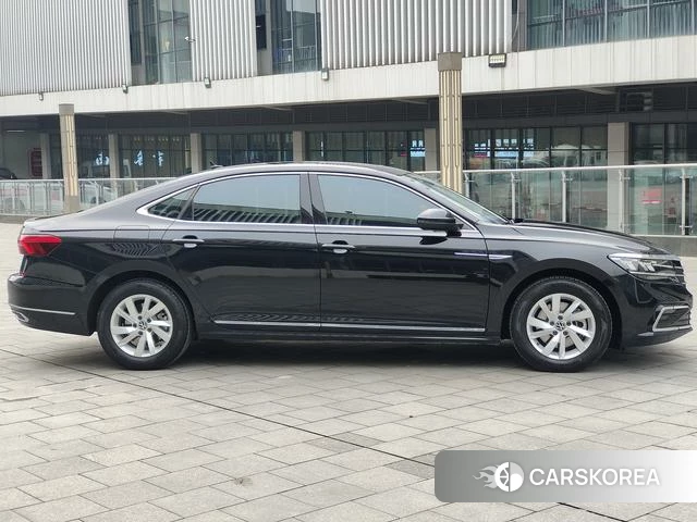 Volkswagen Passat PHEV id 4260222 из Китая 7