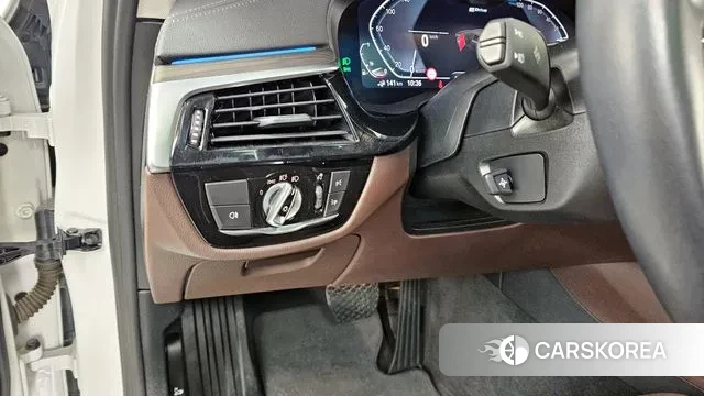 BMW 5 Series (G30) id 3597263 из Кореи 7