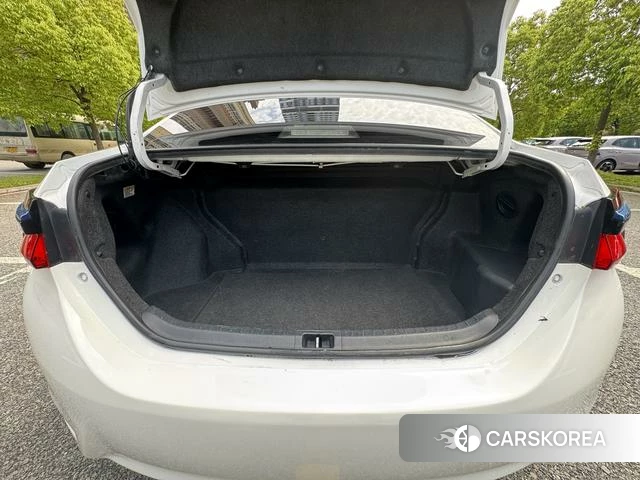 Toyota Corolla dual engine E+ id 4273895 из Китая 7