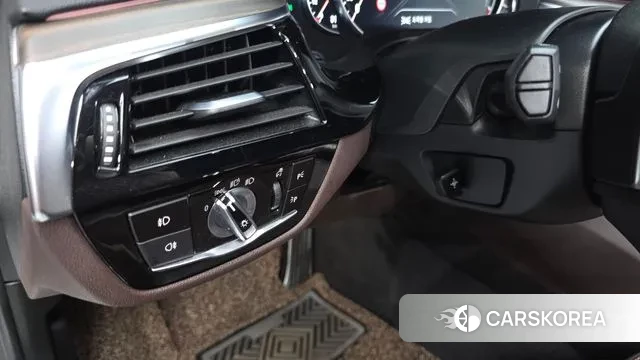 BMW 5 Series (G30) id 3018806 из Кореи 7