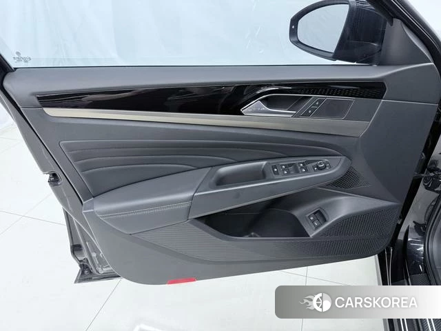Volkswagen Passat PHEV id 4365850 из Китая 7