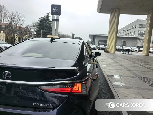 Lexus ES id 4209378 из Китая 7