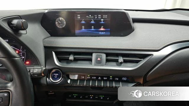 Lexus UX250h id 3954865 из Кореи 7