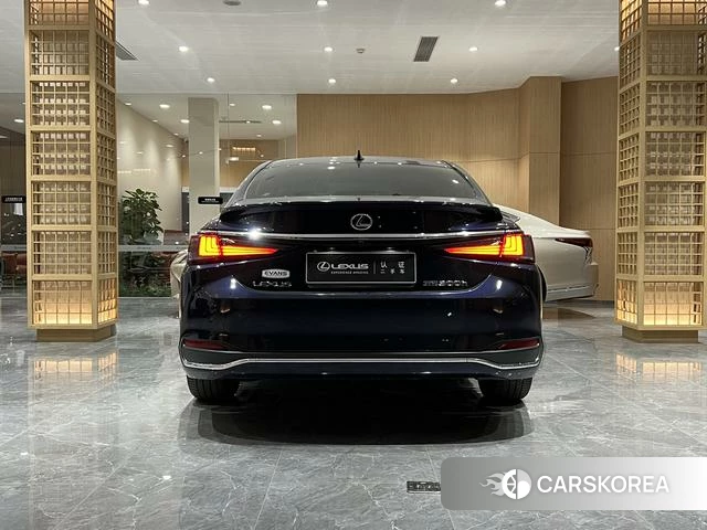 Lexus ES id 4276298 из Китая 7