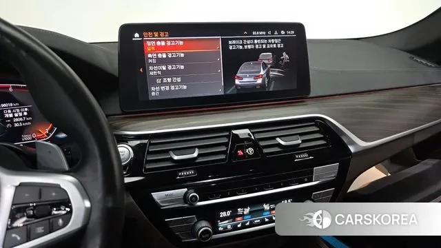 BMW 5 Series (G30) id 3493852 из Кореи 7