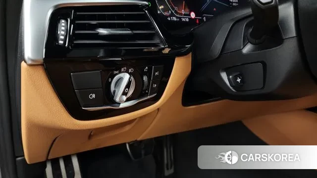 BMW 5 Series (G30) id 3438212 из Кореи 7