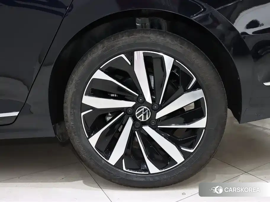 Volkswagen Passat id 4515402 из Китая 7