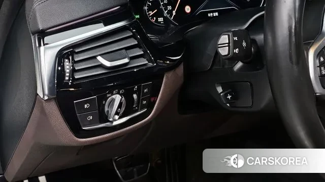 BMW 5 Series (G30) id 3139842 из Кореи 7