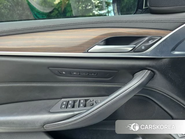 BMW 5 Series (G30) id 4628738 из Кореи 7