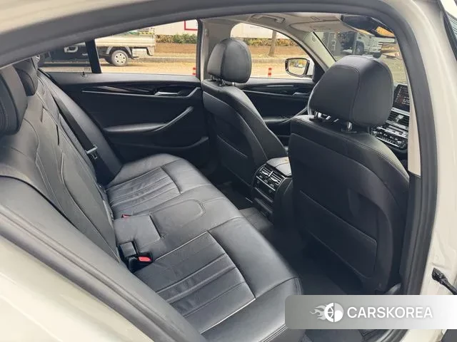 BMW 5 Series (G30) id 3403126 из Кореи 7