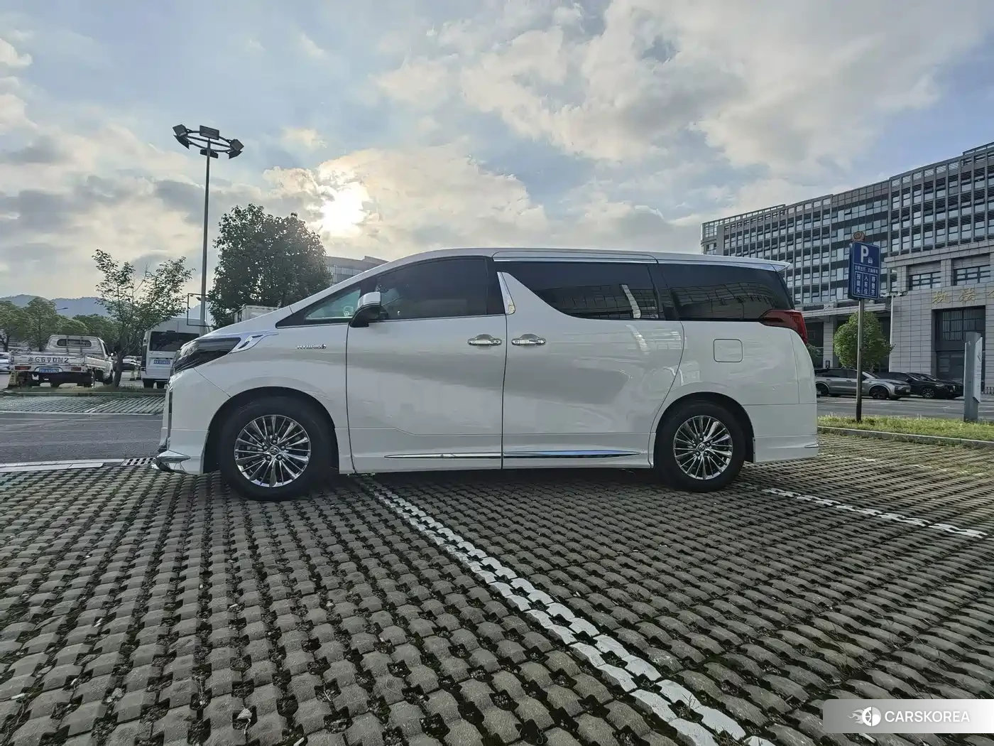 Toyota Elfa id 4685918 из Китая 7
