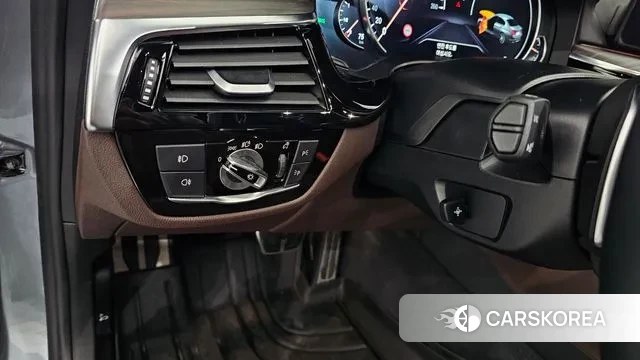 BMW 5 Series (G30) id 3578836 из Кореи 7