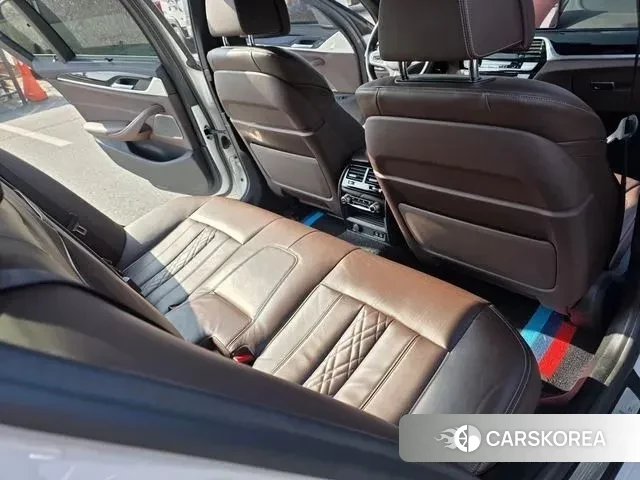 BMW 5 Series (G30) id 3591360 из Кореи 7