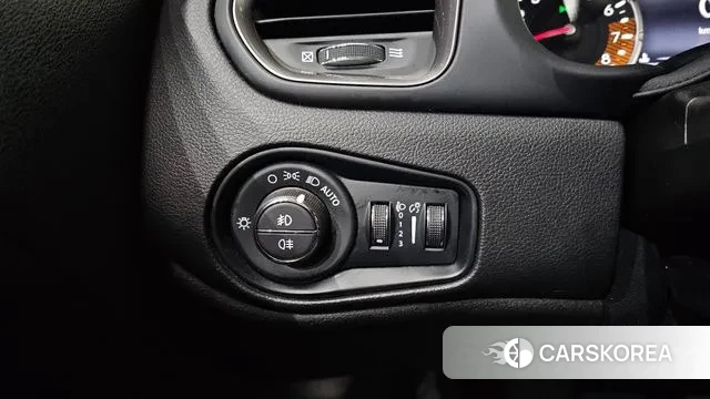 Jeep Renegade id 3659631 из Кореи 7