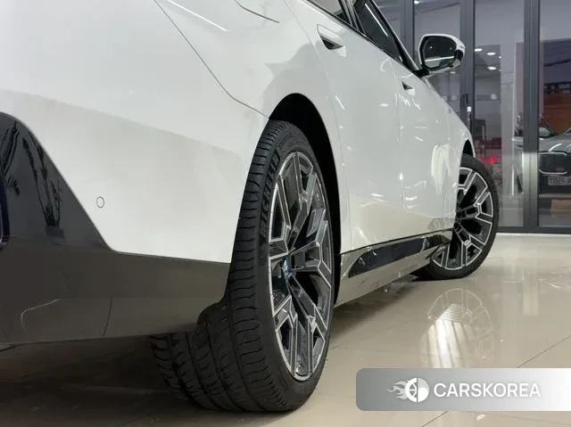 BMW 5 Series (G60) id 3543988 из Кореи 7