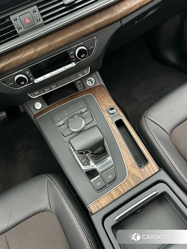 Audi Q5L id 4260606 из Китая 7