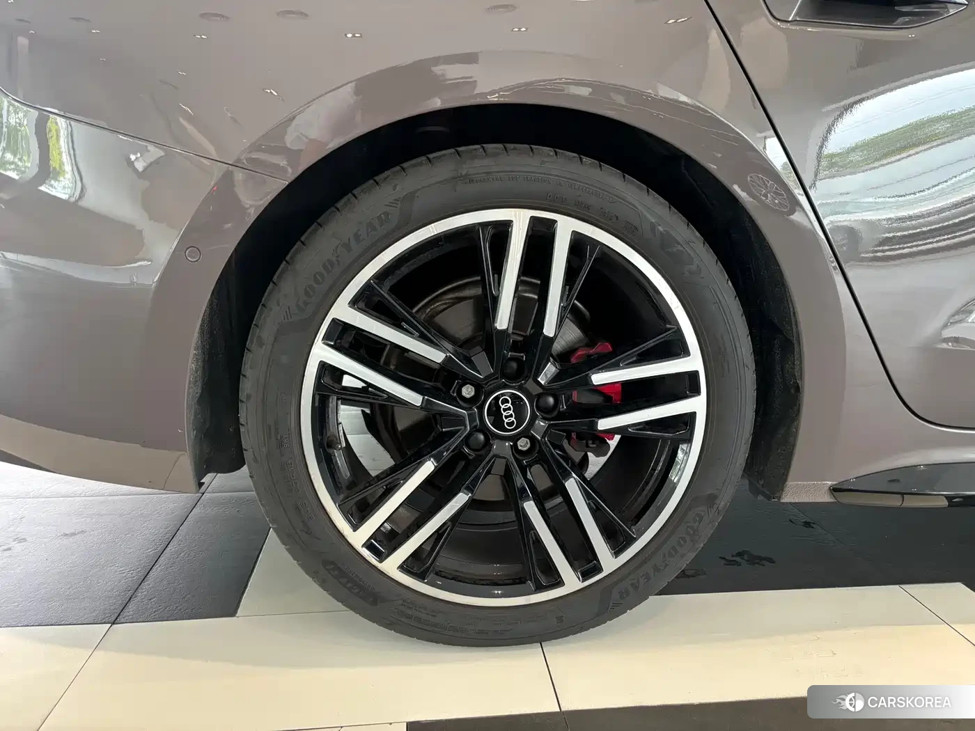 Audi A5L id 4548075 из Китая 7