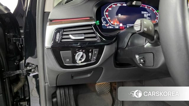 BMW 5 Series (G30) id 3864780 из Кореи 7